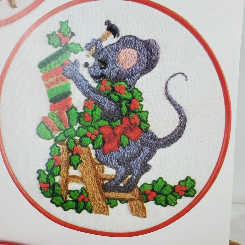 Vintage Bernat Holiday Hoops Mrs. and Mr. Christmas Mouse Embroidery Needlepoint